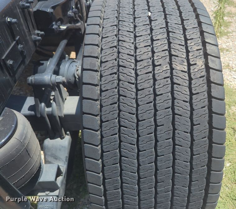 image for item NW9632 2022 Kenworth T680 semi truck