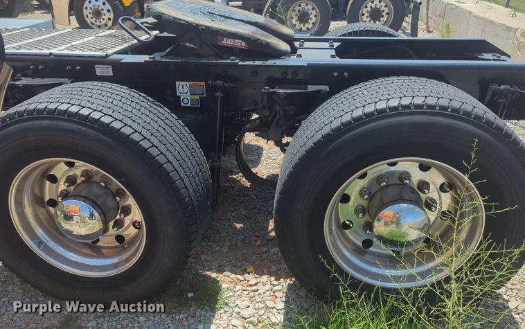 image for item NW9632 2022 Kenworth T680 semi truck