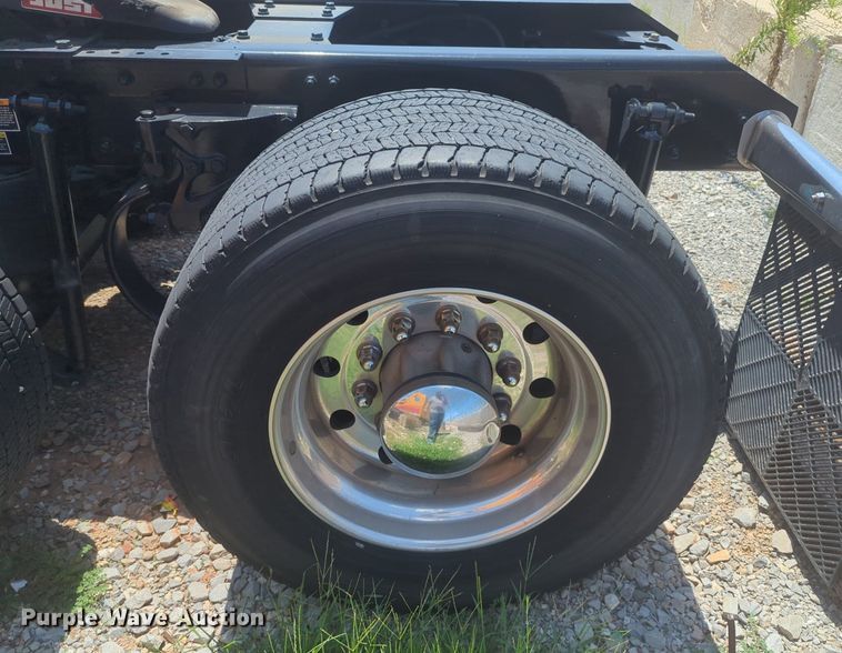 image for item NW9632 2022 Kenworth T680 semi truck