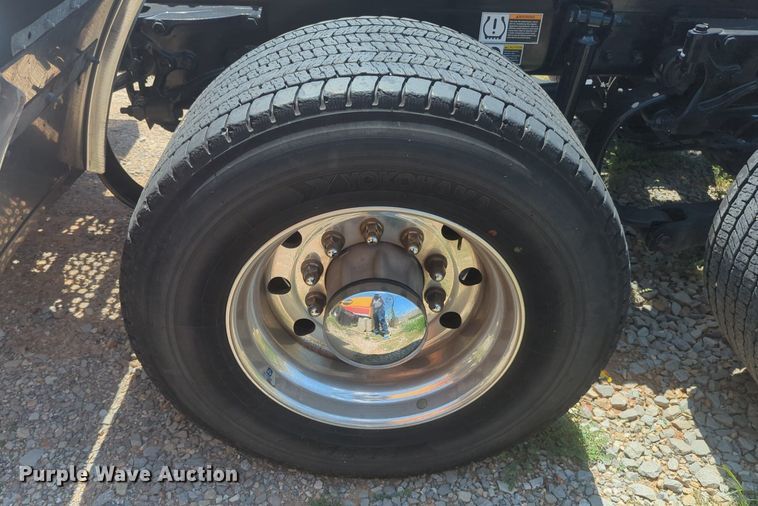 image for item NW9632 2022 Kenworth T680 semi truck