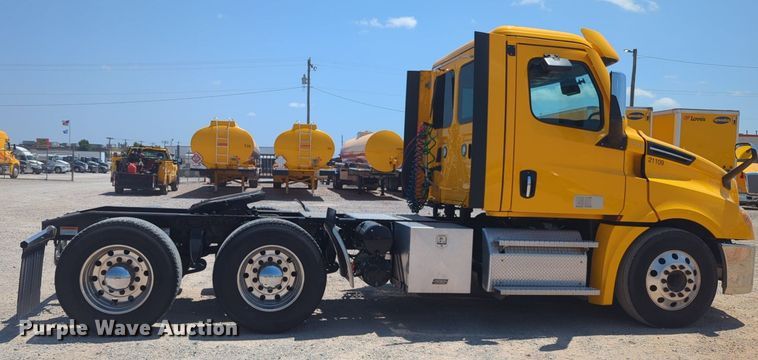 image for item NW9633 2021 Freightliner Cascadia 126 semi truck