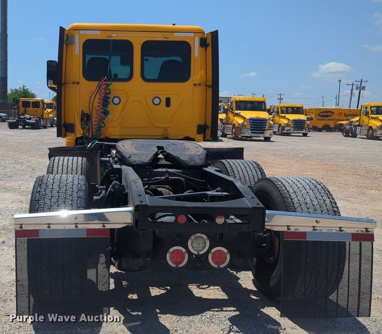 image for item NW9633 2021 Freightliner Cascadia 126 semi truck