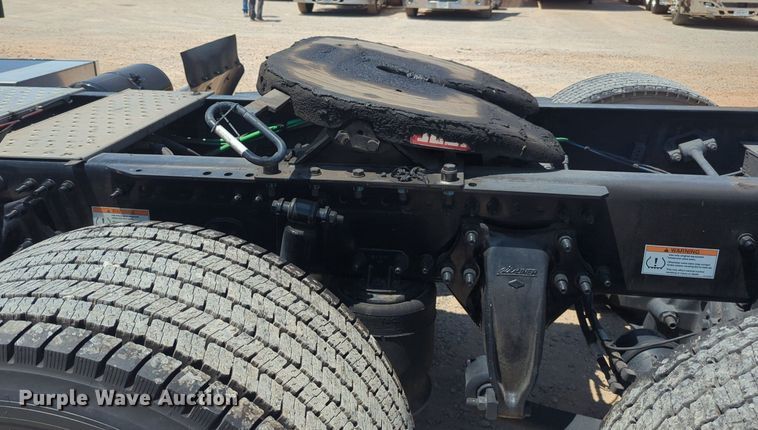 image for item NW9633 2021 Freightliner Cascadia 126 semi truck