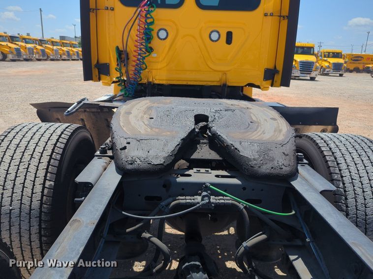 image for item NW9633 2021 Freightliner Cascadia 126 semi truck