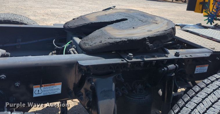 image for item NW9633 2021 Freightliner Cascadia 126 semi truck