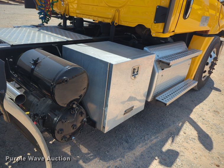 image for item NW9633 2021 Freightliner Cascadia 126 semi truck