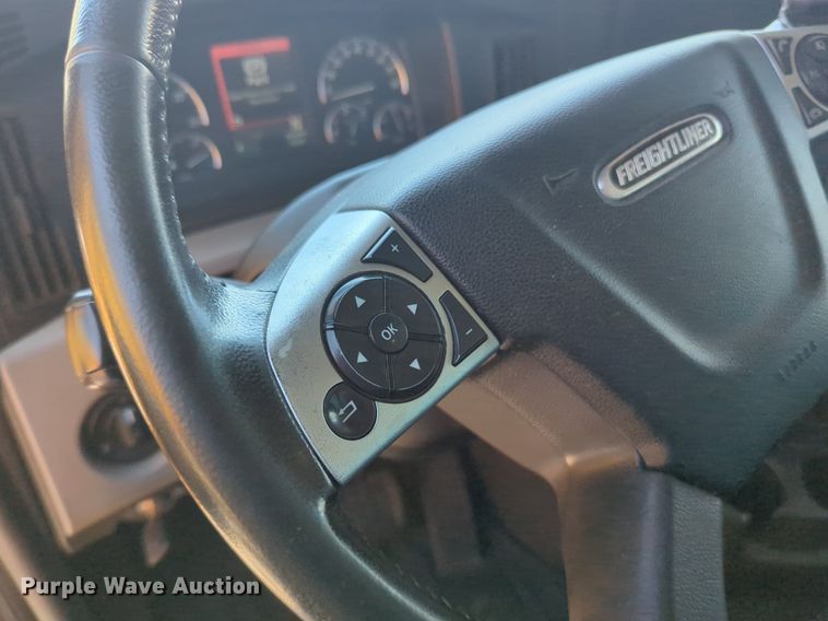 image for item NW9633 2021 Freightliner Cascadia 126 semi truck