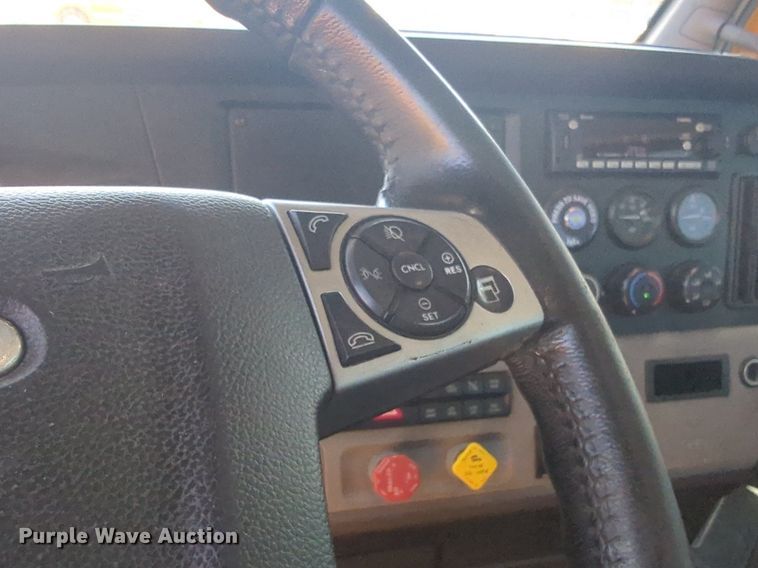 image for item NW9633 2021 Freightliner Cascadia 126 semi truck