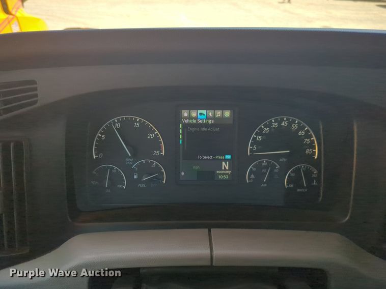 image for item NW9633 2021 Freightliner Cascadia 126 semi truck