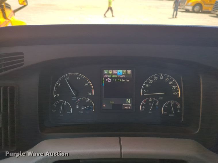 image for item NW9633 2021 Freightliner Cascadia 126 semi truck