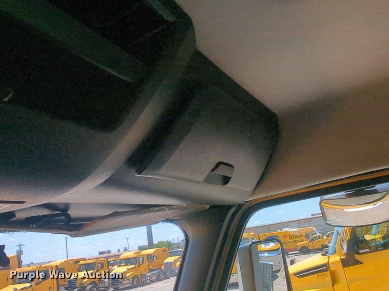 image for item NW9633 2021 Freightliner Cascadia 126 semi truck