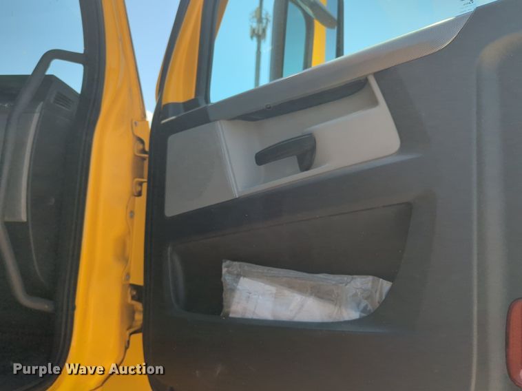 image for item NW9633 2021 Freightliner Cascadia 126 semi truck