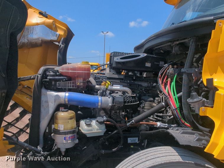 image for item NW9633 2021 Freightliner Cascadia 126 semi truck