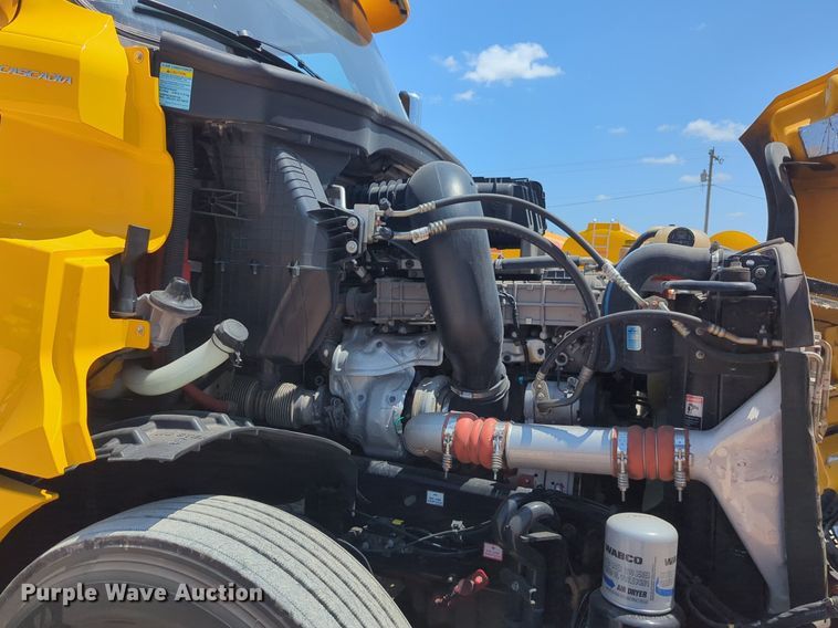 image for item NW9633 2021 Freightliner Cascadia 126 semi truck