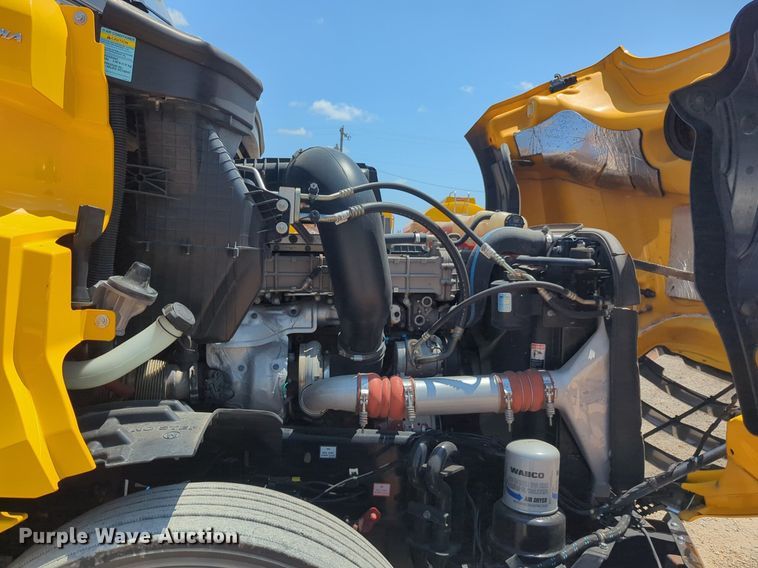 image for item NW9633 2021 Freightliner Cascadia 126 semi truck