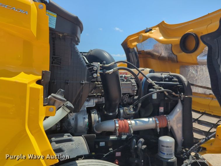 image for item NW9633 2021 Freightliner Cascadia 126 semi truck