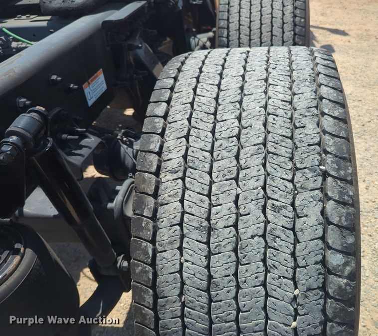 image for item NW9633 2021 Freightliner Cascadia 126 semi truck