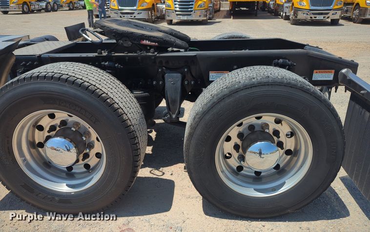 image for item NW9633 2021 Freightliner Cascadia 126 semi truck