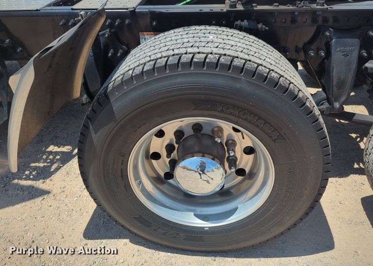 image for item NW9633 2021 Freightliner Cascadia 126 semi truck