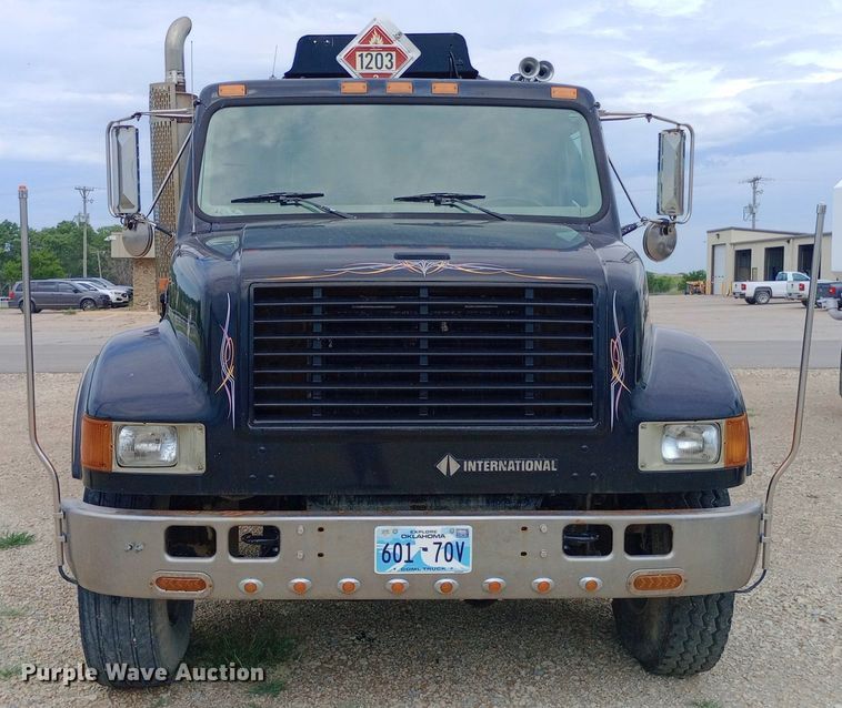 image for item NY9314 2001 International  4900 fuel / lube truck