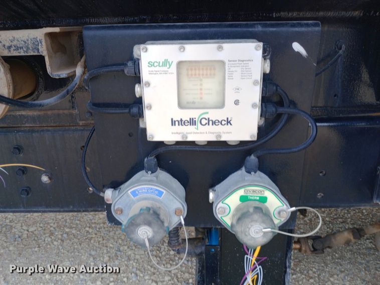 image for item NY9314 2001 International  4900 fuel / lube truck