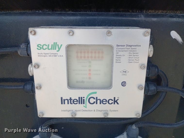 image for item NY9314 2001 International  4900 fuel / lube truck