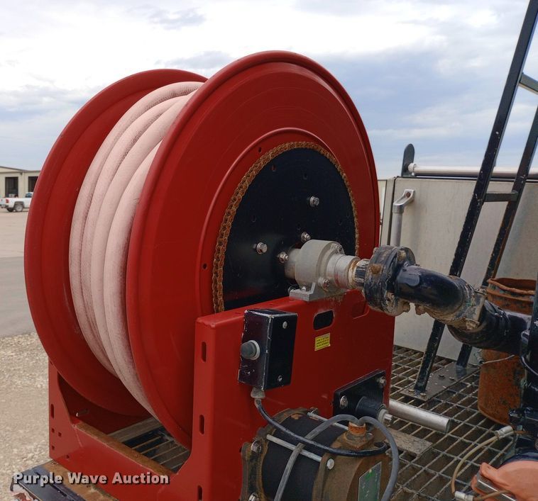 image for item NY9314 2001 International  4900 fuel / lube truck