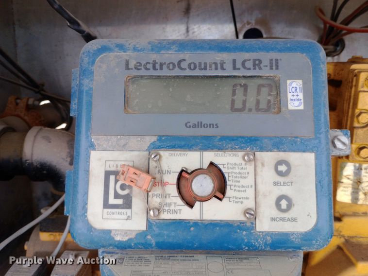 image for item NY9314 2001 International  4900 fuel / lube truck