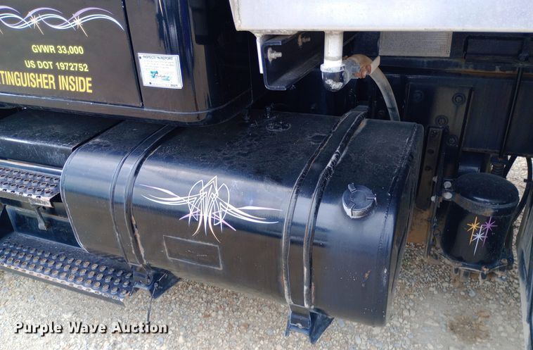 image for item NY9314 2001 International  4900 fuel / lube truck