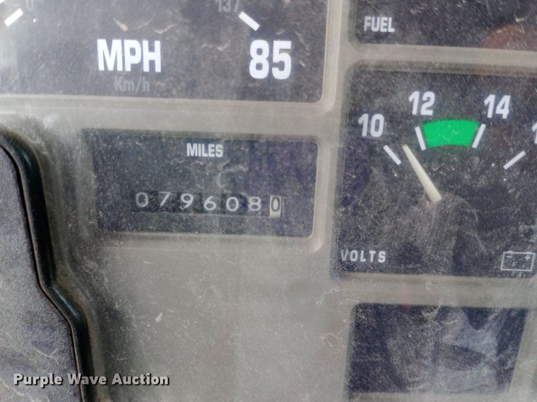 image for item NY9314 2001 International  4900 fuel / lube truck