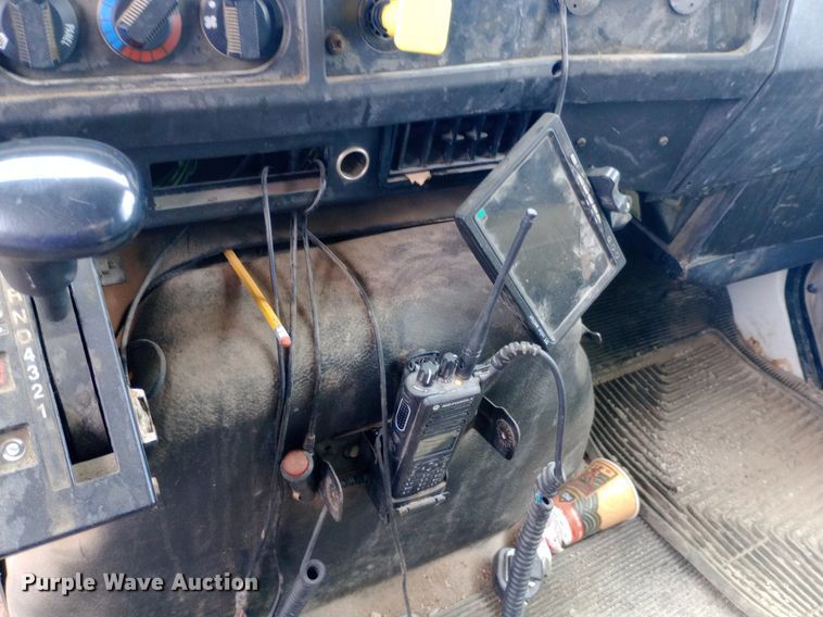 image for item NY9314 2001 International  4900 fuel / lube truck