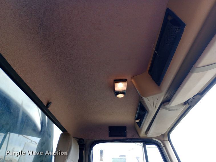 image for item NY9314 2001 International  4900 fuel / lube truck