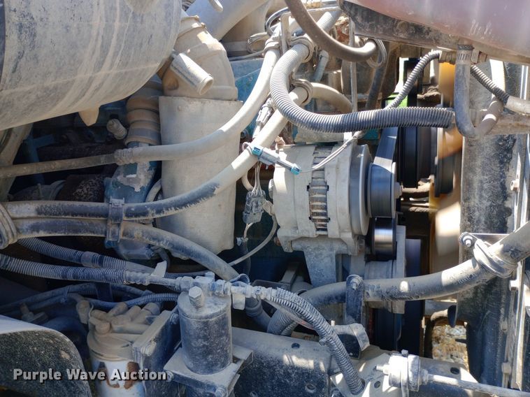 image for item NY9314 2001 International  4900 fuel / lube truck