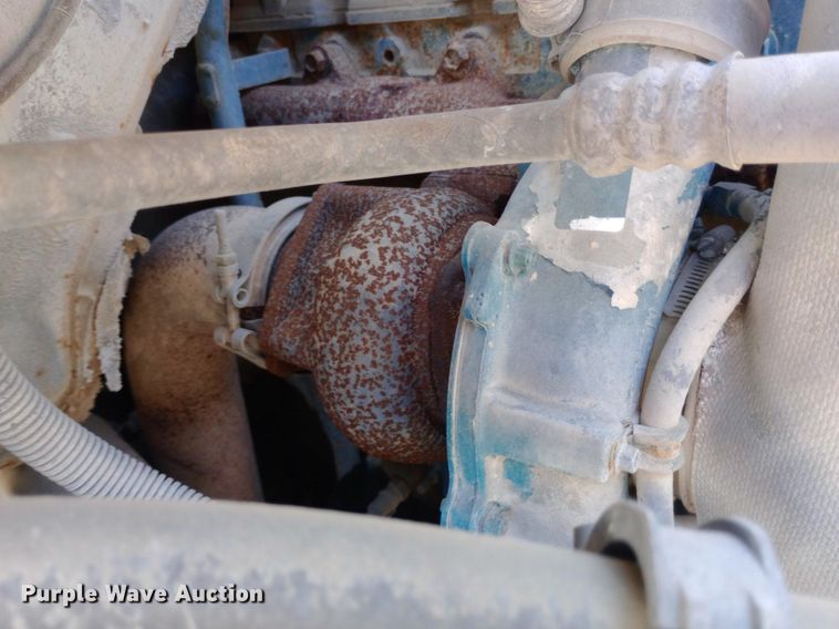 image for item NY9314 2001 International  4900 fuel / lube truck