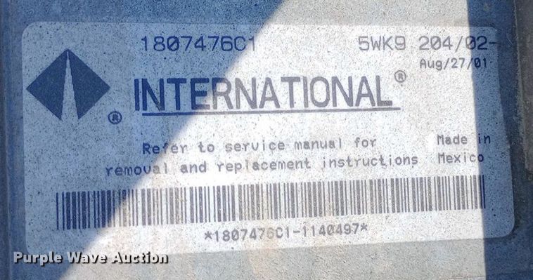 image for item NY9314 2001 International  4900 fuel / lube truck