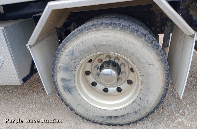 image for item NY9314 2001 International  4900 fuel / lube truck