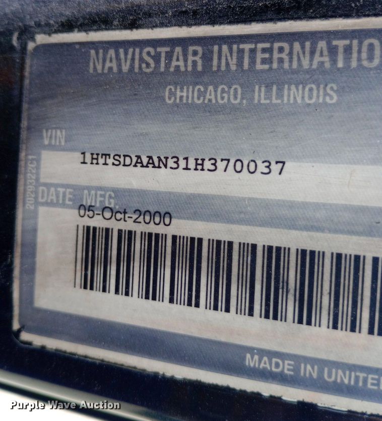 image for item NY9314 2001 International  4900 fuel / lube truck