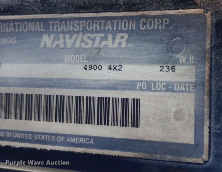 image for item NY9314 2001 International  4900 fuel / lube truck