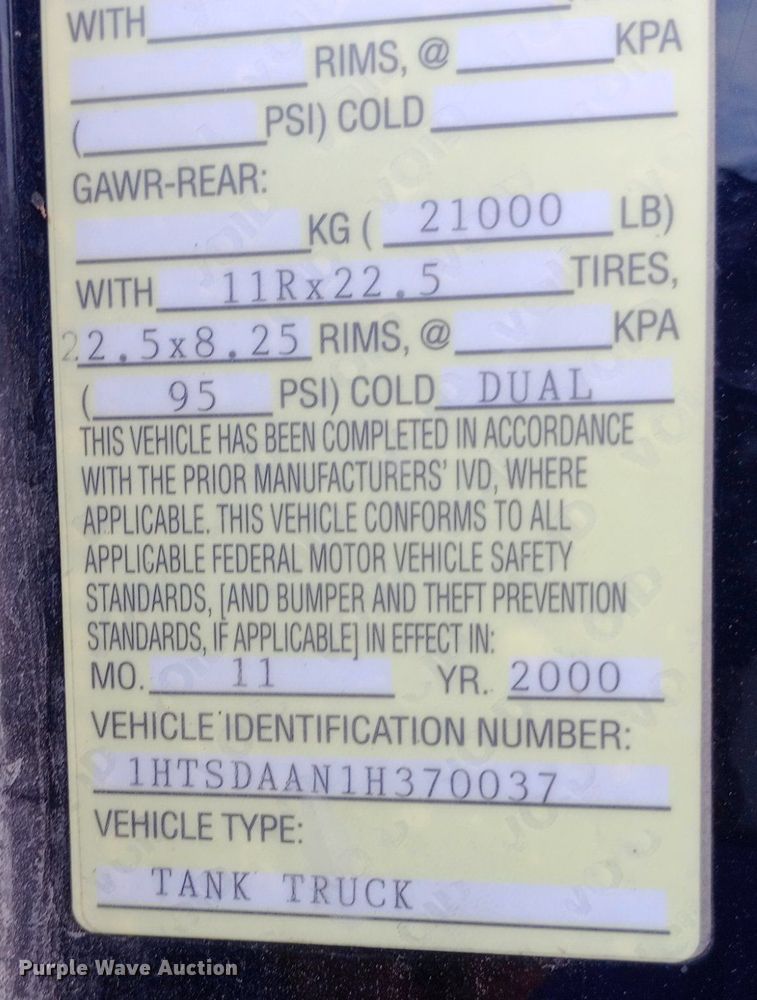 image for item NY9314 2001 International  4900 fuel / lube truck