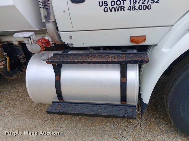 image for item NY9315 2007 International  8600 water truck