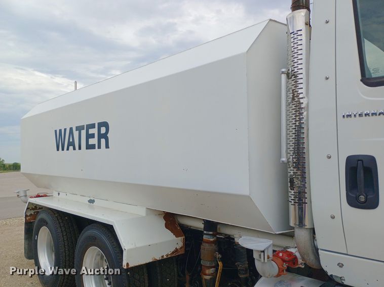 image for item NY9315 2007 International  8600 water truck