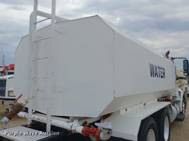 image for item NY9315 2007 International  8600 water truck