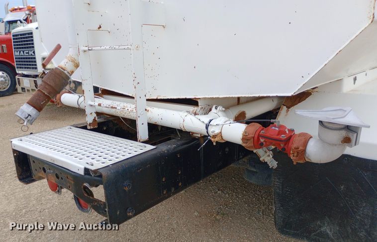 image for item NY9315 2007 International  8600 water truck