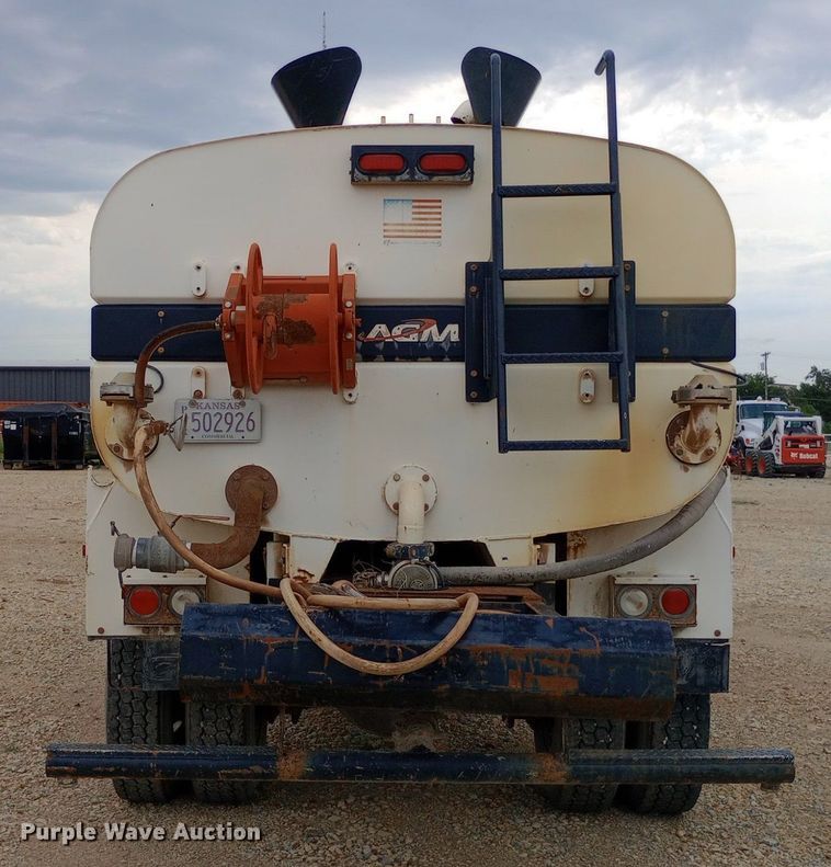 image for item NY9316 2005 Freightliner Business Class M2 water truck