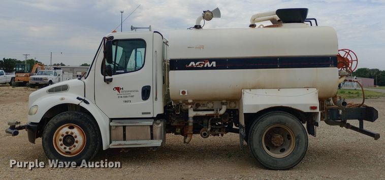 image for item NY9316 2005 Freightliner Business Class M2 water truck