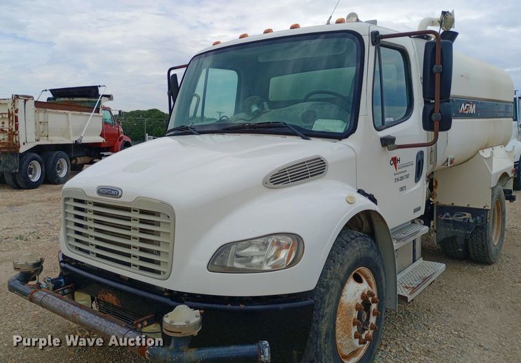 image for item NY9316 2005 Freightliner Business Class M2 water truck