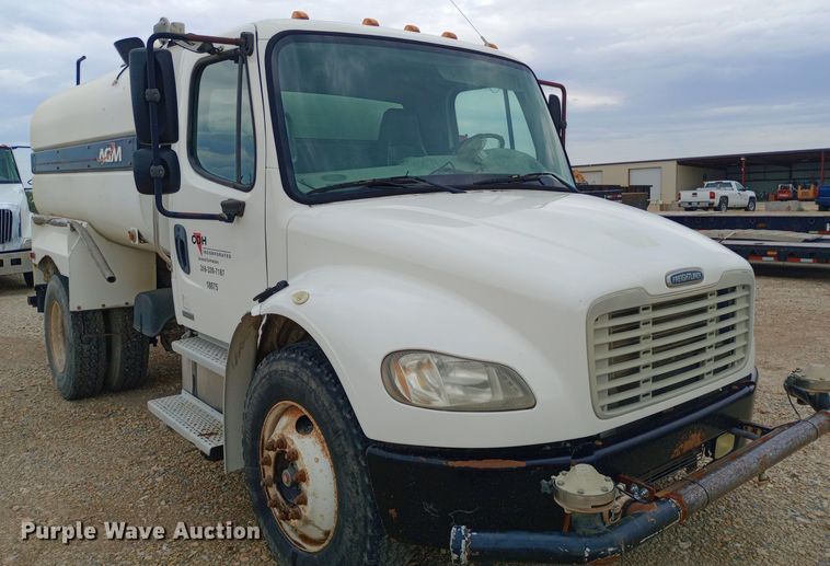 image for item NY9316 2005 Freightliner Business Class M2 water truck