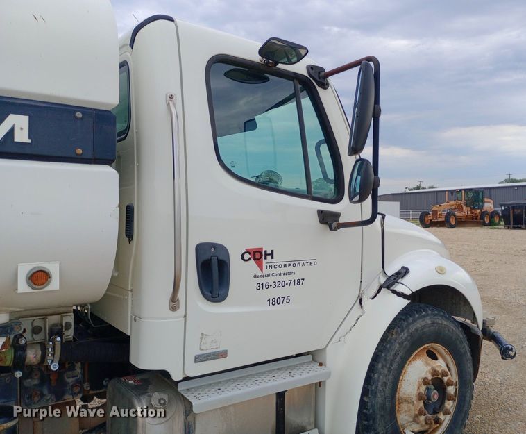 image for item NY9316 2005 Freightliner Business Class M2 water truck