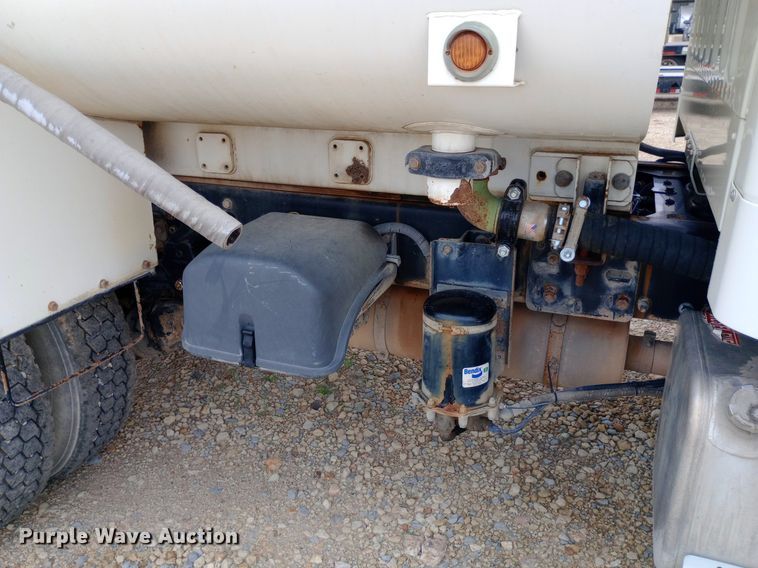 image for item NY9316 2005 Freightliner Business Class M2 water truck