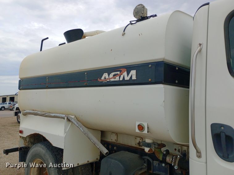 image for item NY9316 2005 Freightliner Business Class M2 water truck
